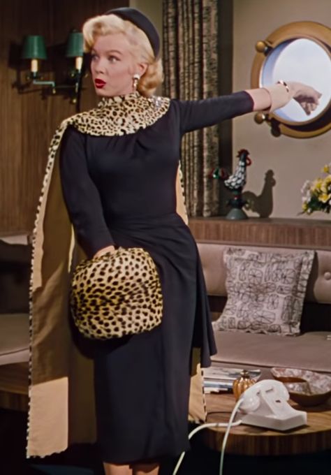 Gentlemen Prefer Blondes (1953) Marilyn Monroe Outfits, Marilyn Monroe Costume, Estilo Marilyn Monroe, Marilyn Monroe Fashion, 1950s Dresses, Gentlemen Prefer Blondes, The Blueprint, Marilyn Monroe Photos, Iconic Dresses