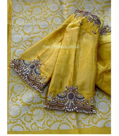 Velvet Blouse Hand Work Designs, Aari Work On Silk Blouse, Golden Blouse Maggam Work, Unique Blouse Work Designs, Blouse Designs For Muhurtham, Vanki Maggam Work Blouses, Bridal Muhurtham Blouse Designs, Gold Blouse Aari Work Designs, Blouse Works For Pattu Sarees