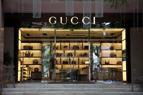 Gucci Boutique, Shop Front Signs, Interior Clothing, Retail Facade, Sunglasses Display, Retail Boutique, Green Initiatives, Gucci Store, Gucci Shop