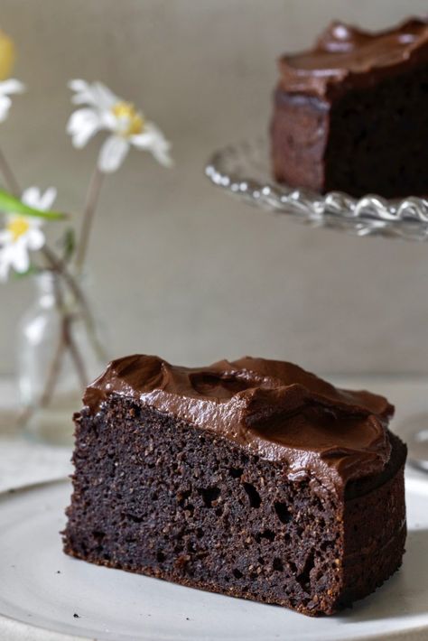 Healthy Beetroot & Chocolate Cake | Emma's Nutrition Beetroot Cake Healthy, Low Fat Chocolate Cake, Chocolate And Beetroot Cake, Gut Healthy Desserts, Healthy Cake Frosting, Low Sugar Chocolate Cake, Beetroot Cake Recipe, Flourless Cakes, Raw Chocolate Cake