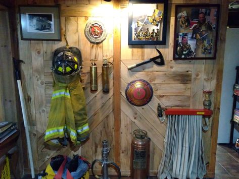 Firefighter Decor House, Firefighter Man Cave Ideas, Firefighter Room Man Caves, Firefighter Bar Ideas, Firefighter Bar, Fireman Room, Firefighter Man Cave, Firefighter Room, Fireman Decor