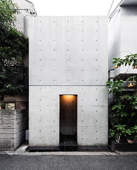 HAUS of T on Instagram: "Houses No: 631 Azuma House Location: Osaka, Japan Year: 1976 Architect: Tadao Ando ⠀ In 1976, Japanese architect Tadao Ando was commissioned to design a small house on a narrow plot between party walls of Osaka. The Azuma House was one of the first projects in the career of the architect. Ando decided to close the house to the outside, so he proposed a completely blind concrete enclosure that forces the house to overturn inside. Inside, the elongated house is divided int Tadao Ando House, Azuma House, House Location, Tadao Ando, Japanese Architect, Traditional Houses, Space Place, Row House, Osaka Japan