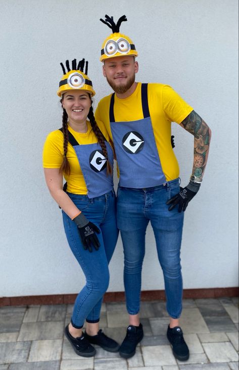 Minon Costume Diy Halloween Family, Minion Dress Up Diy, Minion Adult Costume Diy, Minion Adult Costume, Minion Costumes Kids, Minions Costume Group, Minons Outfit Costume Ideas, Minions Diy Costume, Diy Minion Costume For Kids