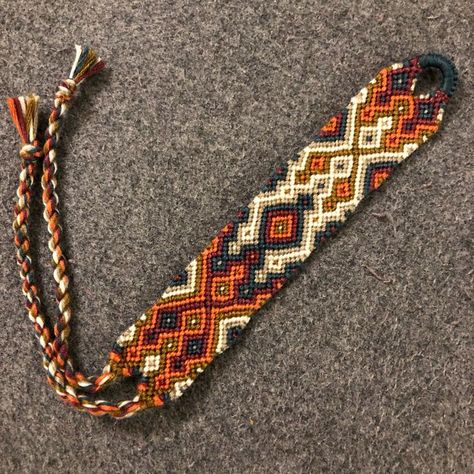 Cross Outline, Cool Friendship Bracelets, Diy Friendship Bracelet, Macrame Bracelet Tutorial, Ankle Bracelets Diy, Kumihimo Patterns, Make Friendship Bracelets, Fiber Art Jewelry, Handmade Friendship Bracelets