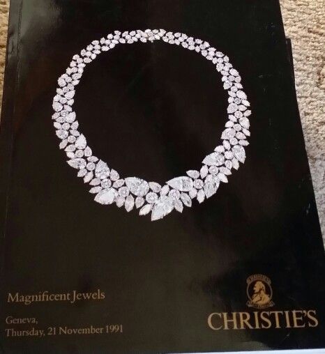 Magnificent Jewels - Christie's Geneva - November 21, 1991. Cover photo of a Harry Winston wreath necklace Harry Winston Diamond Necklace, Harry Winston Jewelry, Harry Winston Diamond, Wreath Necklace, Bridal Diamond Necklace, Tattoos Architecture, Jewelry Design Drawing, Premier Designs Jewelry, Quotes Humor