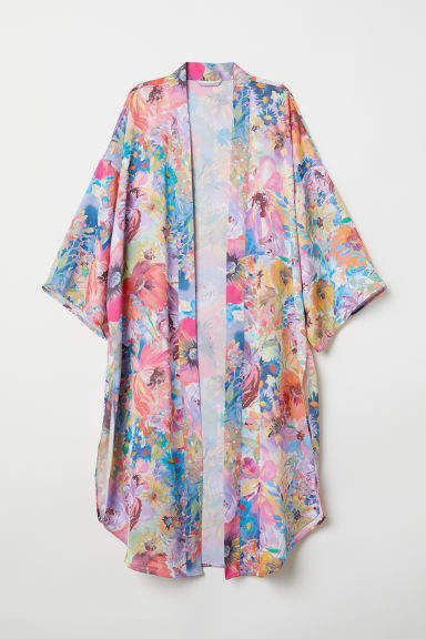 Blouse Outfit Casual, Modern Kimono, Mode Kimono, Satin Kimono, Floral Dress Casual, Kimono Pattern, Modesty Fashion, Simple Pakistani Dresses, Designer Dresses Casual