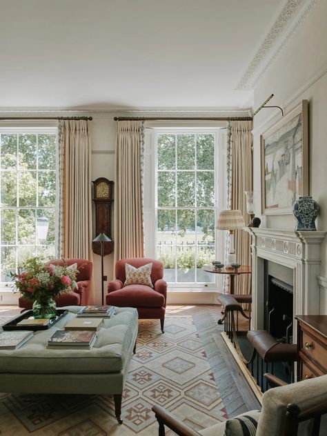 A classic and colourful Chelsea townhouse restored to its Georgian roots | House & Garden London Victorian Townhouse, London Townhouse Interior Living Rooms, Georgian House Interior, Room Entrance Decor, English Living Rooms, Georgian Living Room, Chelsea Townhouse, Modern Georgian, Georgian Interiors