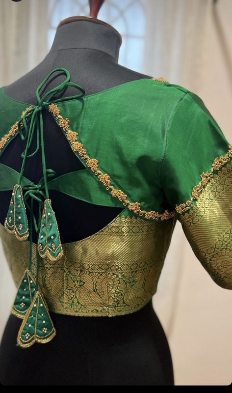 Neck Design Ideas, Blouse Neck Design, Latest Blouse Neck Designs, Green Blouse Designs, Wall To Wall Carpet, Lace Blouse Design, Blouse Designs Catalogue, New Saree Blouse Designs, Latest Model Blouse Designs