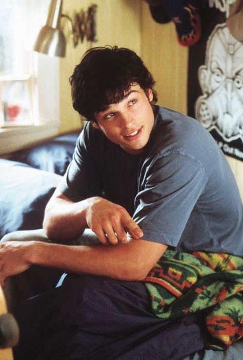 Peaceful Pics, Smallville Clark Kent, Charlie Baker, Tom Welling Smallville, Comic Superman, Cheaper By The Dozen, Tom Welling, Star Photography, Steve Martin