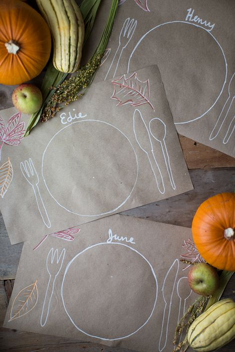 The Thanksgiving Kids Table - Say Yes Craft Paper Tablecloth, Easy Thanksgiving Decorations, Fun Thanksgiving Crafts, Thanksgiving Kids Table, Preschool Crafts Fall, Easy Thanksgiving Crafts, Thanksgiving Placemats, Paper Grocery Bags, Paper Tablecloth