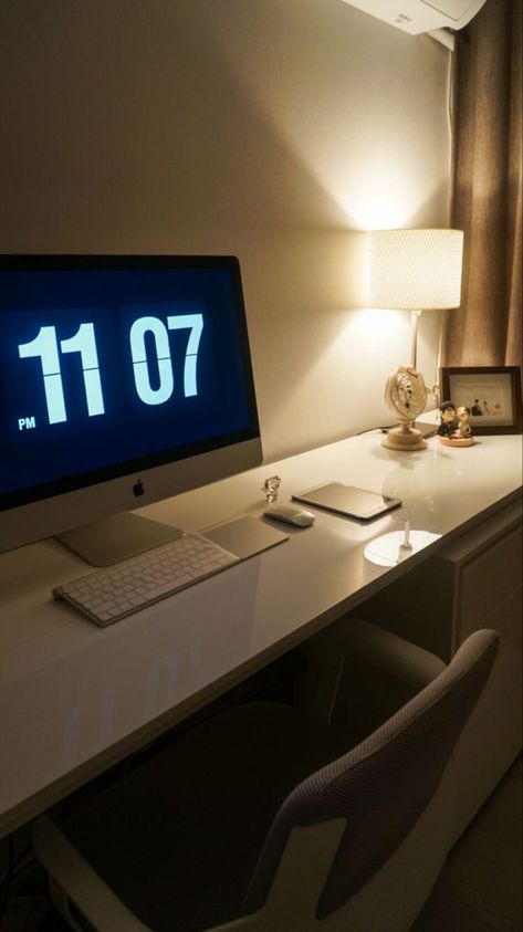 Desks Setup, Dream Desk, Desk Inspo, Desk Areas, Desktop Decor, Home Office Setup, Work Desk, Desk Set, Desk Setup