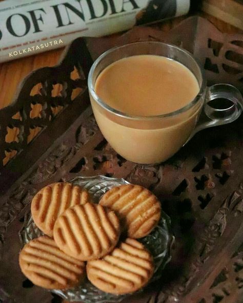 Masala Tea, Good Morning Breakfast, Tea Biscuits, Food Gallery, Food Drink Photography, Healthy Homemade Recipes, Tea Break, Indian Sweets, Morning Tea