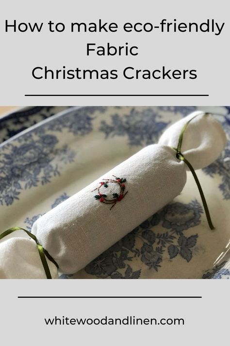 Diy Christmas Napkins, Diy Crackers, Diy Christmas Crackers, Eco Friendly Gift Wrapping, Diy Napkins, Eco Friendly Christmas, Christmas Party Gift, Christmas Napkins, Christmas Crackers