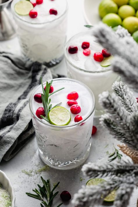 Christmas Margarita Recipe, Vegan Holiday Drinks, Mistletoe Margarita, White Christmas Margarita, Holiday Margaritas, Christmas Margarita, Cranberry Margarita, Flavored Margaritas, Coconut Margarita