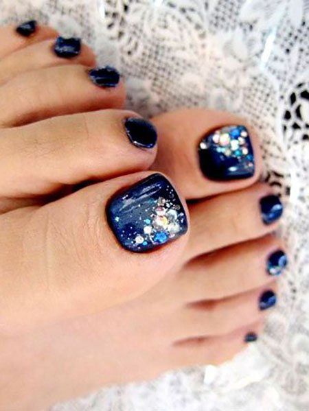 20 Trending Winter Nail Colors & Design Ideas for 2020 - TheTrendSpotter Blue Toe Nail Designs, Best Winter Nail Colors, Blue Toe Nails, Nail Colors And Designs, Simple Toe Nails, Winter Nail Colors, Toenail Designs, Beauty Tutorial, Pedicure Colors