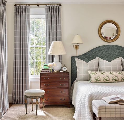 Timeless Home | Springing into a new week with this elegant bedroom by @laurenelaineinteriors. 📷: @emilyfollowillphotographer. | Instagram Pink Vintage Bedroom, Canada Dream, Vintage Bedroom Ideas, Bedroom Suites, Happy February, Grand Millennial, Bedroom Bliss, Cottage Bedroom, Primary Bedroom