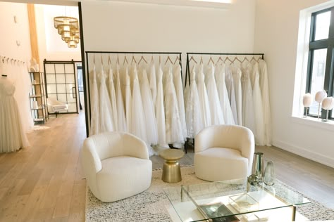 Modern Boutique Interior, Grey Suite, Dress Showroom, Bridal Shop Interior, Bridal Shop Decor, Bridal Shop Ideas, Bridal Room Decor, Bridal Boutique Interior, Modern Bridal Dress