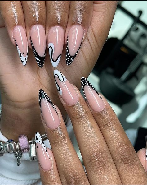 Abstract French Tip, Almond Acrylic Nails Designs, Oval Nails Designs, Nail Pics, Acrylic Toe Nails, Cute Toe Nails, Stylish Nails Designs, Work Nails, French Tip Acrylic Nails