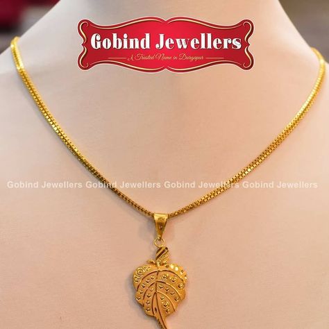 Gold Chain Pendant Designs For Women, Gold Pandent Set Design, Loket Sets Gold Design, Chain Lockets Gold For Women, Gold Chains For Women Design, Chain Designs Gold Women, Chain Pandent, Gold Chain For Women, Pendent Gold