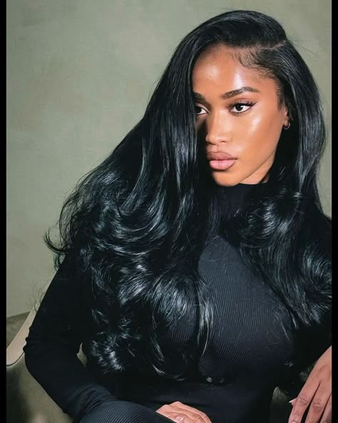 🖤 | Instagram Jet Black Hair, Blowout Hair, Raw Hair, Hair Laid, Long Black Hair, Baddie Hairstyles, Side Part, Sew In, Pretty Hair