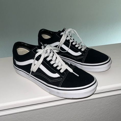 Vans Old Skool Black/White US Women 9.5/ US Men 8.0 WORN TWICE Vans Old Skool Outfit Men, Old Skool Outfit, Vans Old Skool Outfit, Vans Old Skool Black, Old Skool Black, Us Man, Vans Old Skool, Old Skool, Vans Shoes