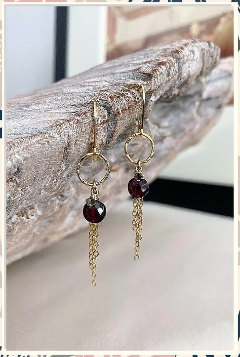 Make a statement with handmade drop and dangle earrings. These earrings are perfect for adding a touch of individuality to any outfit. Hammered Gold Earrings, Lever Back Earrings, Handmade Gold Jewelry, Diy Dangle Earrings, Handmade Earrings Diy, Chain Earrings Dangle, Diy Earrings Dangle, Red Beaded Earrings, Wire Jewelry Patterns