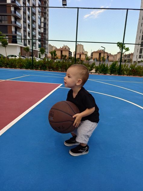 Basketball Mom Aesthetic, Playing Basketball Aesthetic, Boys Playing Basketball, Kids Playing Basketball, Boy Playing Basketball, Baby Boy Basketball, Kids Playing Sports, Basketball Family, Toddler Basketball