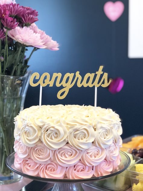 Congrats Cake Ideas, Congratulations Cake Design, Congratulations Cake Ideas, Icing Rosettes, Congrats Cake, Congratulations Pictures, College Graduation Cakes, Cake Whipped Cream, Grad Cakes