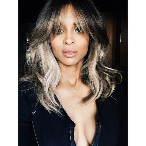 It seems expectant mother (and newlywed), Ciara, wanted a darker hue to ring in the new year, and, ultimately opted for a lob. Ciara Hair, Lob Styling, Celebrity Haircuts, Split Hair, Lob Haircut, Haircut Inspiration, Hair With Bangs, Brown Blonde Hair, Trending Haircuts