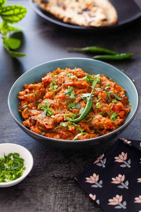 Baingan Ka Bharta, Khana Picture, Baigan Recipes, Bharta Recipe, Baingan Bharta, Punjabi Cuisine, Punjabi Style, Roasted Eggplant, Heirloom Recipes