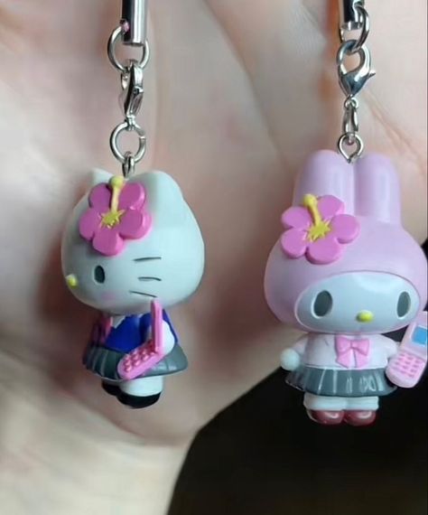 Keychains Hello Kitty, Hello Kitty Gyaru, Gyaru Accessories, Gyaru Hello Kitty, Hello Kitty Keychains, Mode Gyaru, ليلو وستيتش, Hello Kitty Keychain, Charmmy Kitty