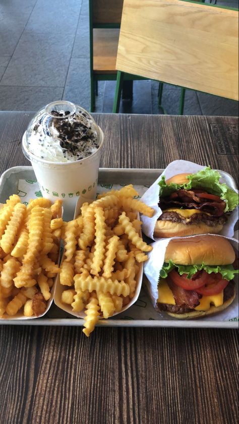 Shake Shack Aesthetic, Shake Aesthetic, Shake Shak, Music Cafe, Vintage T Shirt Design, The Best Dessert, Shake Shack, Food Babe, Yummy Comfort Food