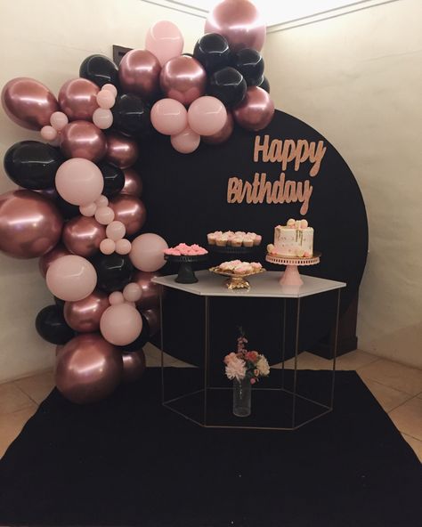 Light Pink And Black Birthday Decor, Black And Pink 30th Birthday Party, Rose Gold And Black Birthday Party, Pink And Black Birthday Party Decoration, Black And Pink Birthday Theme, Black Themed Birthday, Black Pink Party, Gold Birthday Decorations, Pink Party Theme