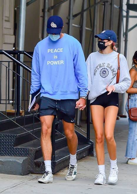 Foto Top, Jacob Elordi, Cap Outfit, Mens Casual Outfits Summer, Street Style Outfits Men, Quirky Fashion, Mens Fashion Streetwear, Kaia Gerber, Athleisure Outfits