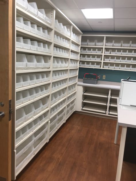 Pharmacy Organization Ideas Retail, Veterinary Retail Display, Vet Clinic Pharmacy Organization, Clinic Organization Ideas, Veterinary Pharmacy Design, Dental Office Storage, Vet Clinic Design Interiors, Pharmacy Design Interior Modern, Clinic Storage