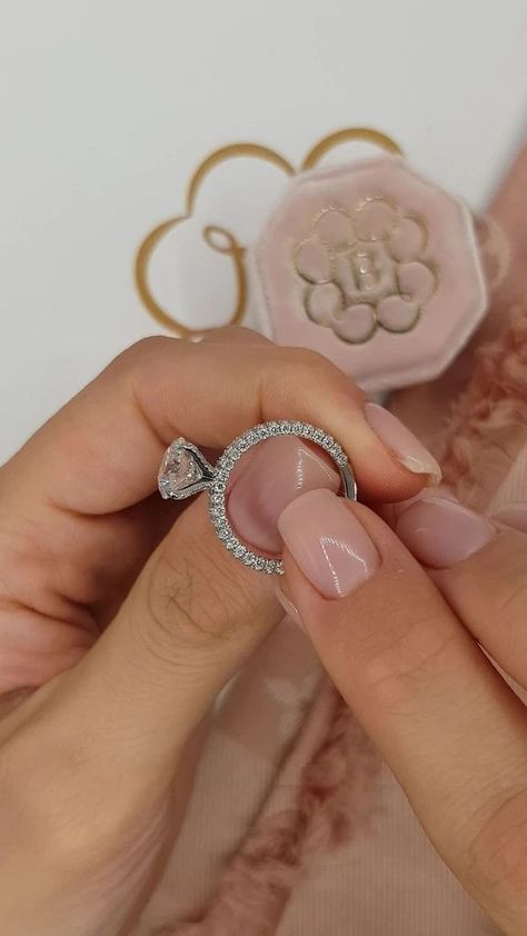 خواتم خطوبة, Engagement Rings Romantic, Dream Wedding Ring, Cute Engagement Rings, Future Engagement Rings, Elegant Engagement Rings, Engagement Ring Diamond Cut, Dream Engagement, Dream Engagement Rings