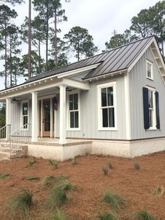 Small Ranch House Exterior, Metal Roof Houses Color Combos, Cottage House Exterior, Grey Exterior House Colors, House Exterior Ideas, Metal Roof Houses, Exterior House Siding, Exterior House Renovation, Ranch House Exterior