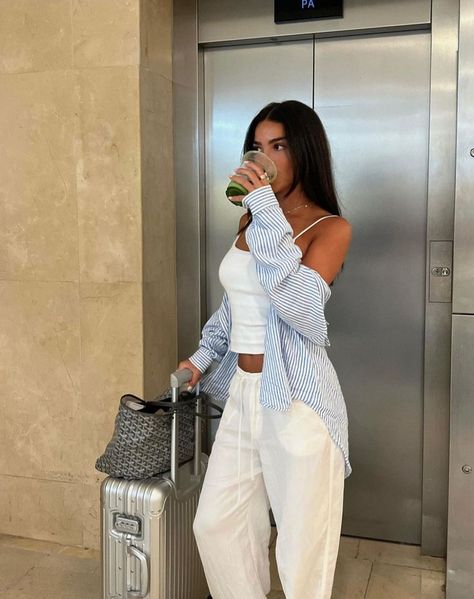 Aesthetic Girly Outfits, Airport Fit Summer, Linen Pant Outfits, Outfit Inspo Italy, Seaside Outfits, Barcelona Outfits, Airport Outfit Summer, Airport Fit, Spain Outfit