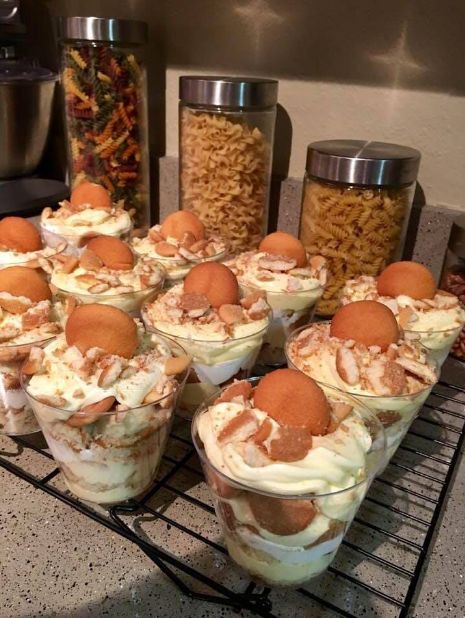 Banana Pudding Cake Cups – Page 2 – 99easyrecipes Dried Banana Chips, Homemade Vanilla Pudding, Homemade Banana Pudding, Cake Cups, Banana Pudding Cake, Vanilla Cake Mixes, Pudding Cups, Pudding Desserts, Pudding Cake