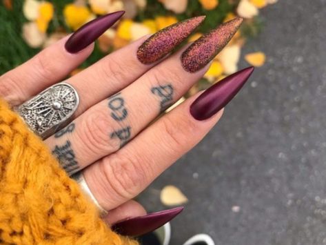 Witchy Nail Art Designs, Witchy Winter Nails, Fall Stilleto Nails Long, Call Nails 2023, Mystical Nail Designs, Halloween Chrome Nails, Dark Stiletto Nails, Medium Stilleto Nails, Nails And Tattoos