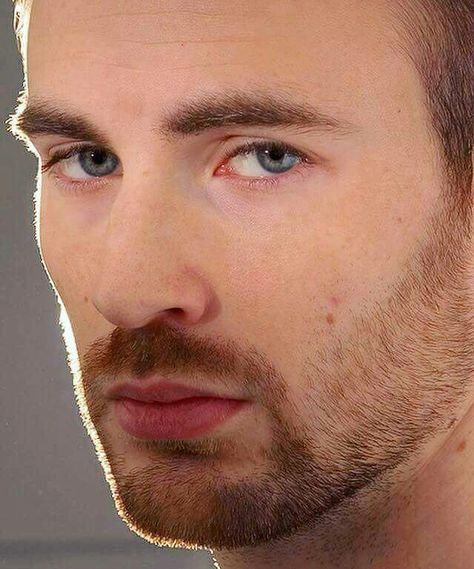 Halloween Tumblr, Chris Evans Beard, Endgame Avengers, Christopher Robert Evans, Chris Evans Funny, Steven Grant Rogers, Christopher Evans, Captain My Captain, Steve Rogers Captain America