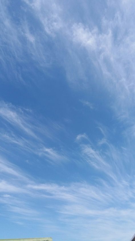 Morning Sky Aesthetic, No Clouds Sky, Real Sky, Photography Sky Clouds, Blue Sky Aesthetic, Morning Clouds Sky, Avengers Wall Art, Morning Moon, Blue Sky Photography