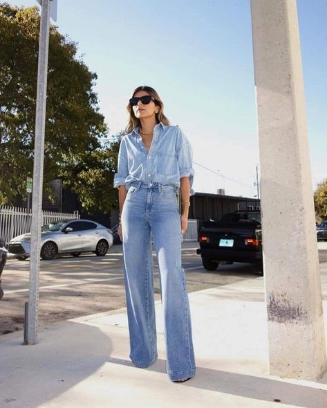 Demin Outfit, Looks Camisa Jeans, Wide Leg Outfit, Outfits Con Camisa, Denim Jeans Outfit, Preppy Fall Outfits, Comfy Fall Outfits, Camisa Jeans, Denim On Denim