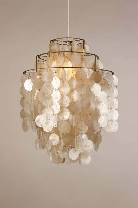 Diy Pendant Lamp, Shell Hanging, Traditional Restaurant, Shell Chandelier, Shell Lamp, Restaurant Chandelier, Hanging Ceiling Lamps, White Chandelier, Verner Panton