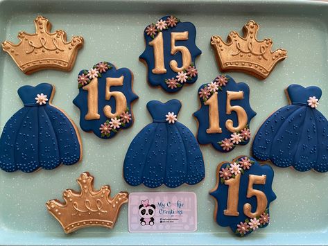 Quince Cookies Ideas, Quinceanera Cookies Decorated, Quinceanera Cookies, Quince Cookies, Sweets Table Ideas, Elegant Cookies, Quince Cake, Cookie Cake Decorations, 15th Birthday Cakes