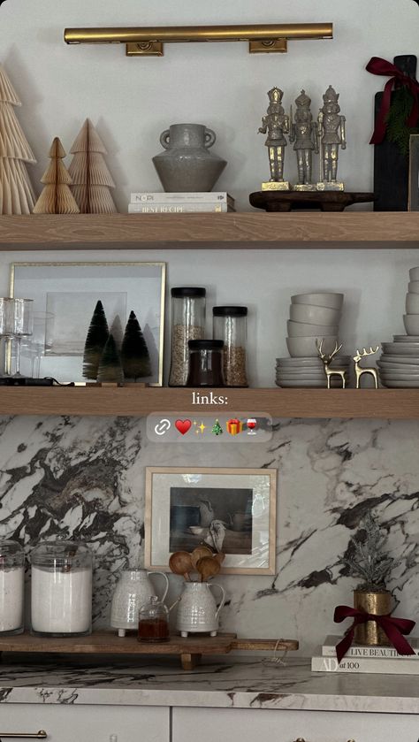 Kitchen Blank Wall Ideas, Kitchen Cabinet Top Decorating Ideas, Cabinet Top Decorating Ideas, Dark Modern House, Kitchen Shelf Styling, Kitchen Open Shelves, Floating Shelf Decor, Kitchen Shelf Decor, Cozy Christmas Decor