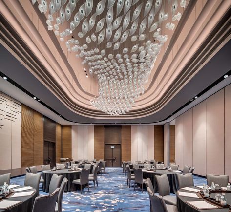 Gallery of Ocean Park Marriott Hotel / Aedas - 6 Function Room Design, Hotel Conference Room Design, Hotel Function Room, Board Room Design, Hotel Lobby Chandelier, Meeting Room Hotel, Lobby Chandelier, Hotel Conference Rooms, Ballroom Design