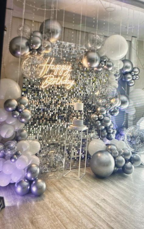 Diamond Theme Party, 18th Party Ideas, Birthday Balloon Decoration, Sweet 16 Party Themes, Silver Party Decorations, 18th Birthday Party Themes, Sweet Sixteen Birthday Party Ideas, Disco Birthday Party, Disco Party Decorations