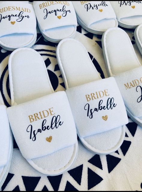 Slippers Bridesmaid, Personalised Slippers, Bridesmaid Slippers, Wedding Planner Checklist, Wedding Seating Chart Template, Personalized Slippers, Free Wedding Invitations, Wedding Slippers, Wedding Gifts Packaging