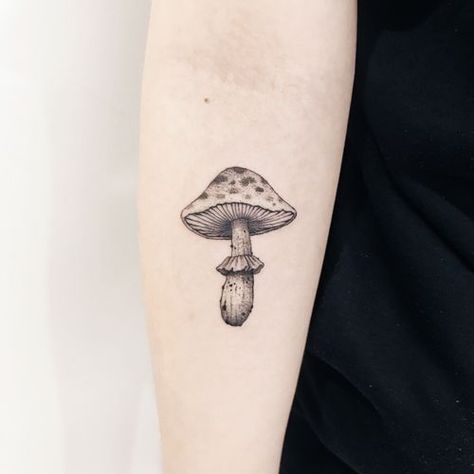 Hongo Tattoo, Mushroom Tattoo, Autumn Tattoo, Mushroom Tattoos, Ankle Tattoos, Inspiration Tattoos, Leg Tattoos Women, Friendship Tattoos, Botanical Tattoo